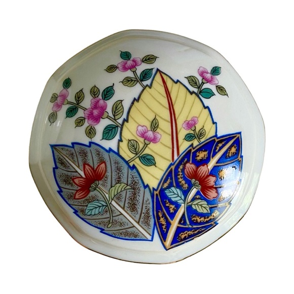 Tobacco leaf fine China trinket box - Picture 1 of 4